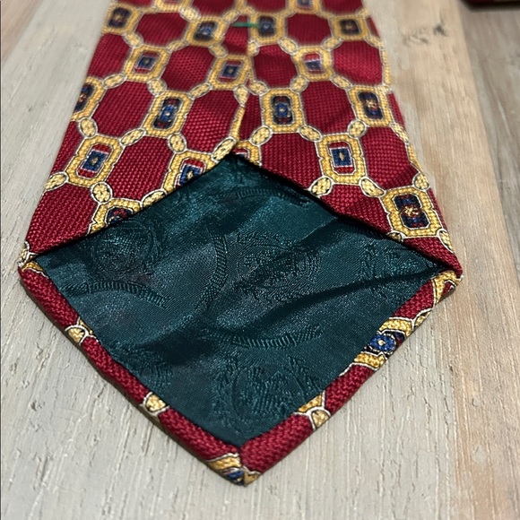 Tommy Hilfiger Men’s Red Green Geometric Ties 100% Italian Silk Career Office - Picture 2 of 2